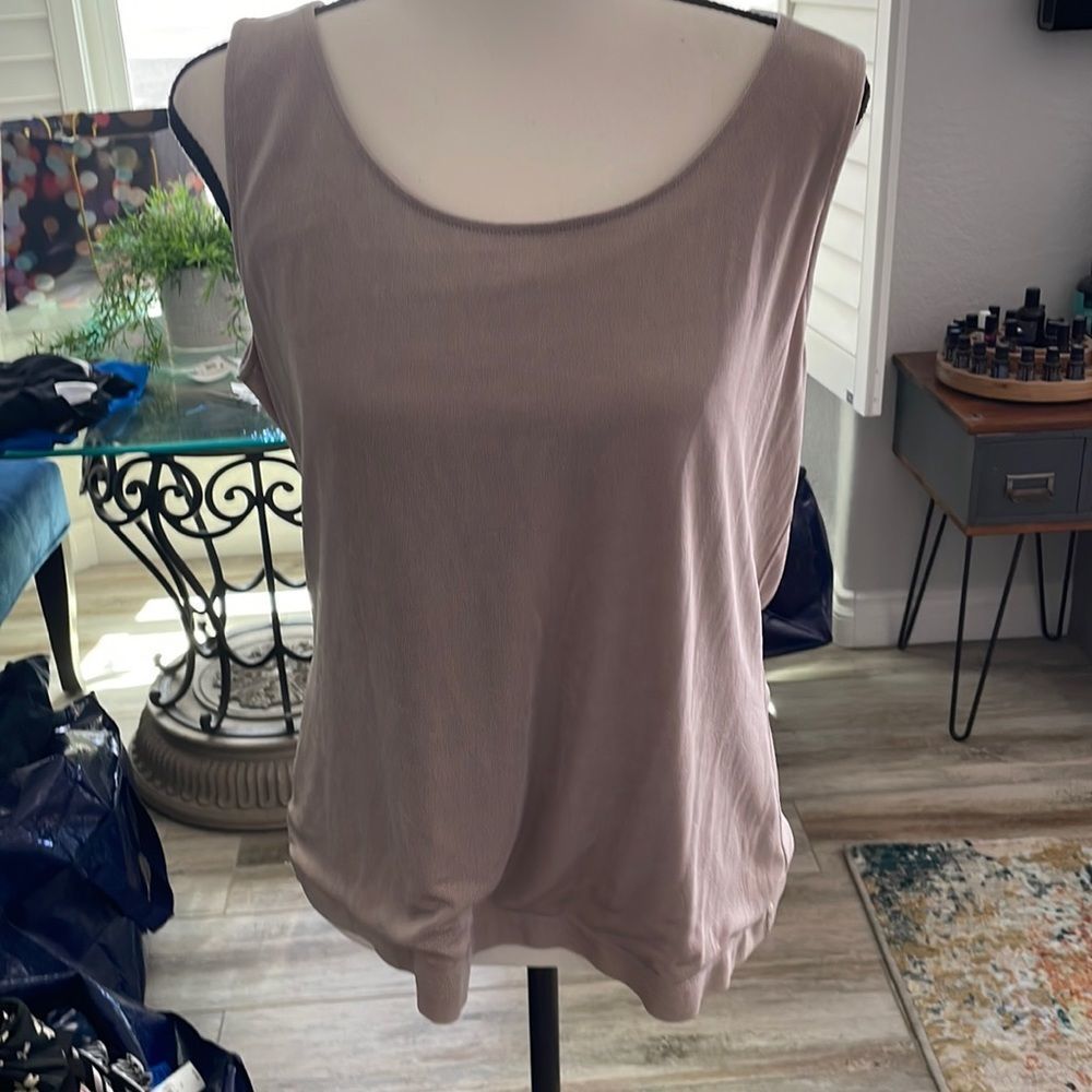 Beautiful Chico camosole lined size 2
